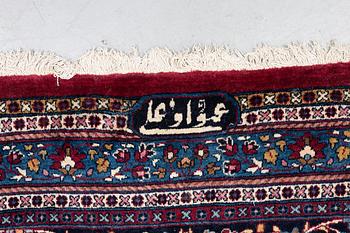 Matta antik Meshed, signerad Amoghli, ca 526,5 x 356 cm.