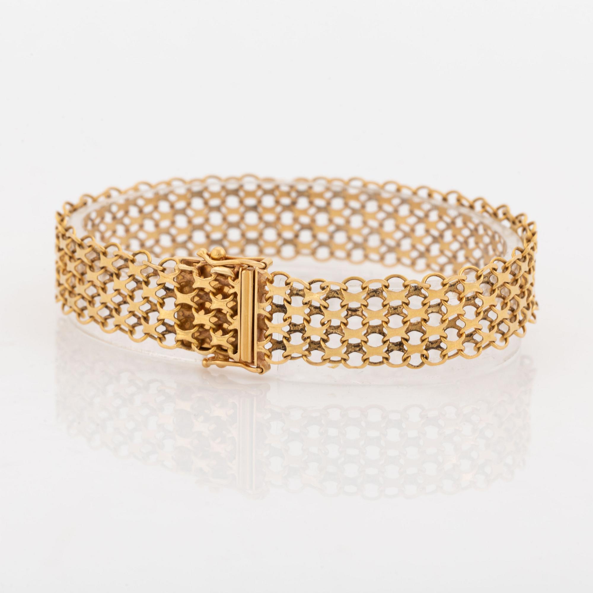 18K gold bracelet.