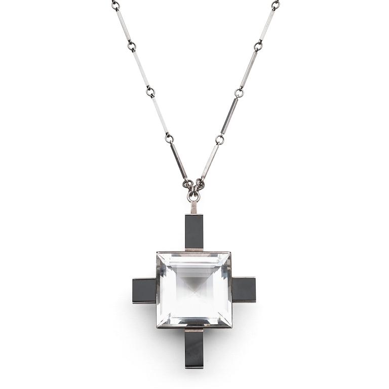 Wiwen Nilsson, a sterling necklace with rock crystal and onyx sterling pendant and chain, Lund 1935, exhibited in Paris 1937,