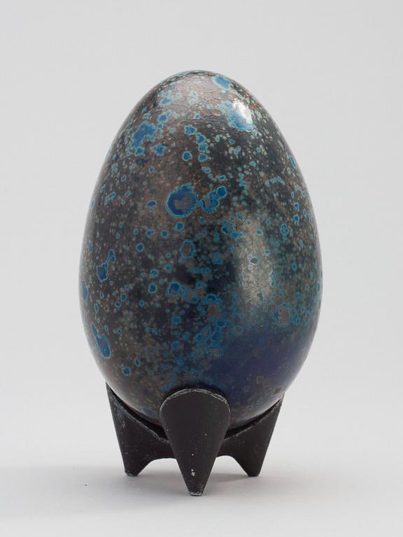 A Hans Hedberg faience egg on an iron base, Biot, France.