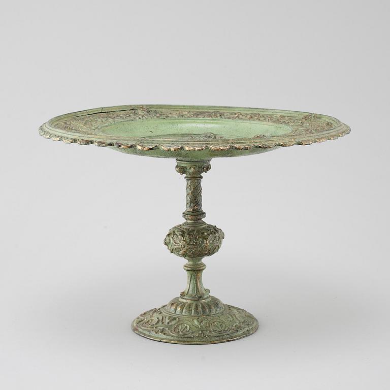 A plate in cast iron from the 19th century.