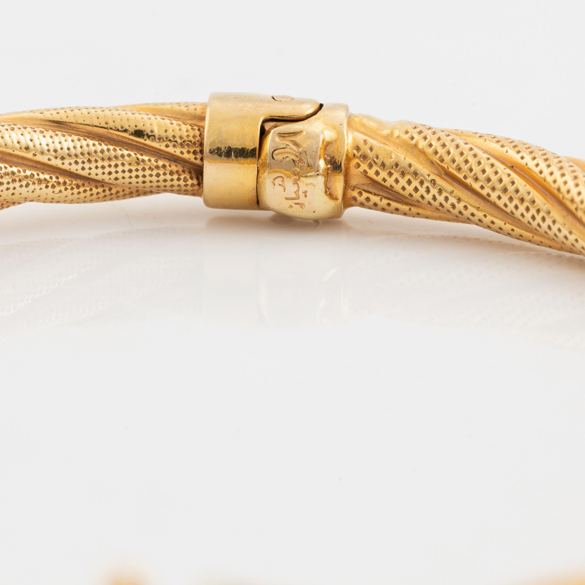 Armring, vriden dekor, guld.