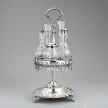 BORDSSURTOUT, försilvrad metall och slipat glas, troligen England omkr 1900.