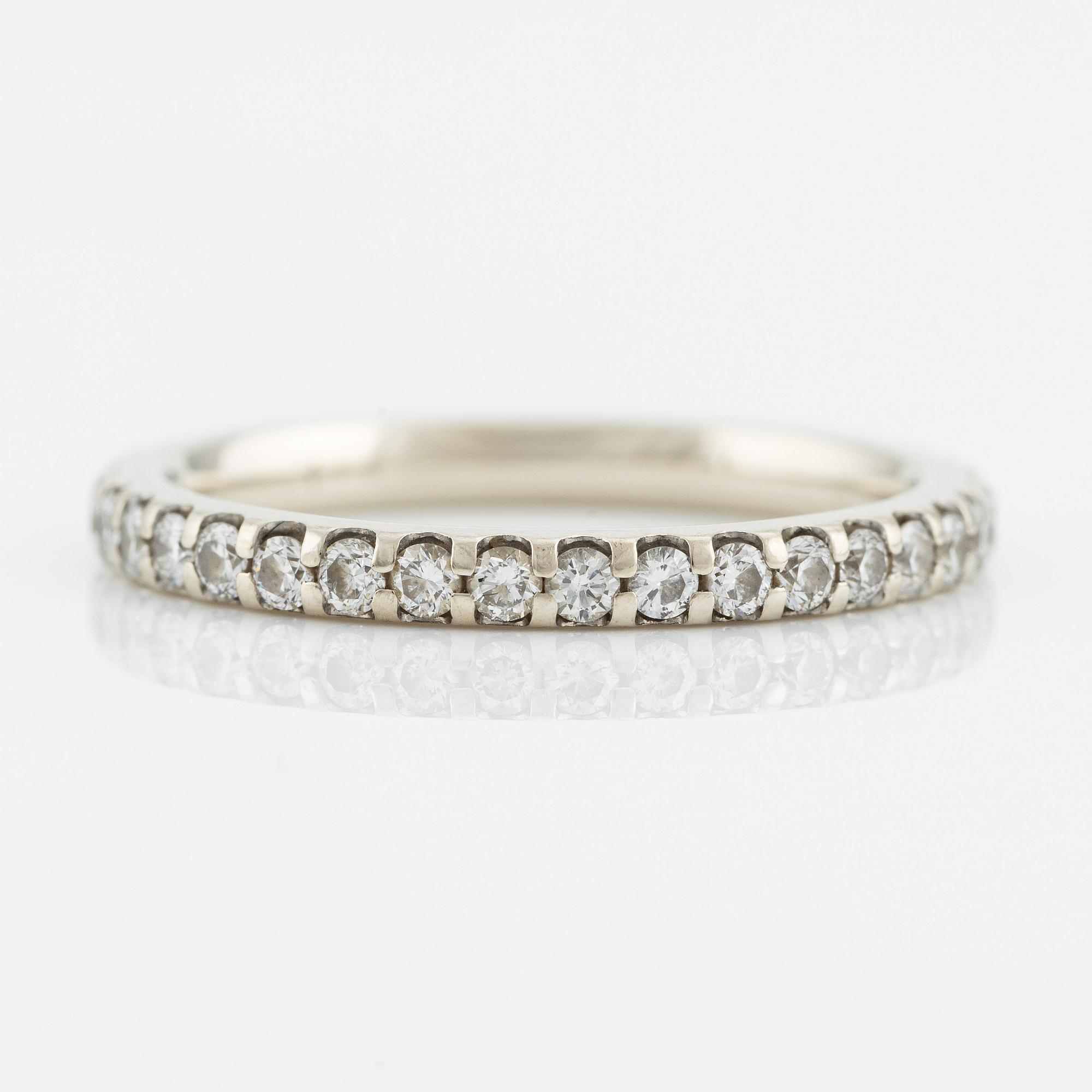 Ring helallians, 14K guld med briljantslipade diamanter.