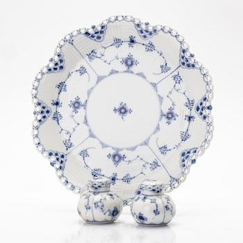 Royal Copenhagen, Fat samt salt- och pepparkar, porslin, "Musselmalet helblond", Danmark.