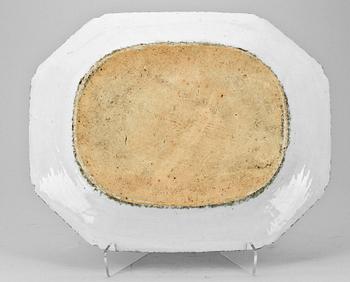 STEKFAT, porslin, Jiaqing, Kina omkring 1800.