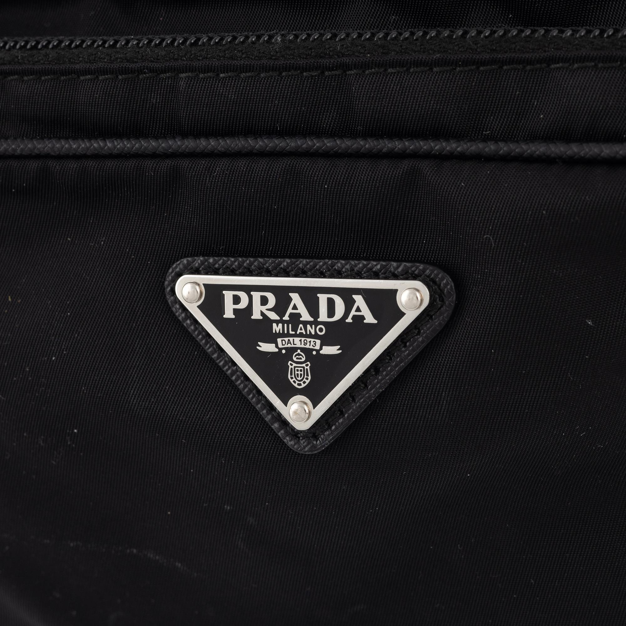 Prada, midjeväska.