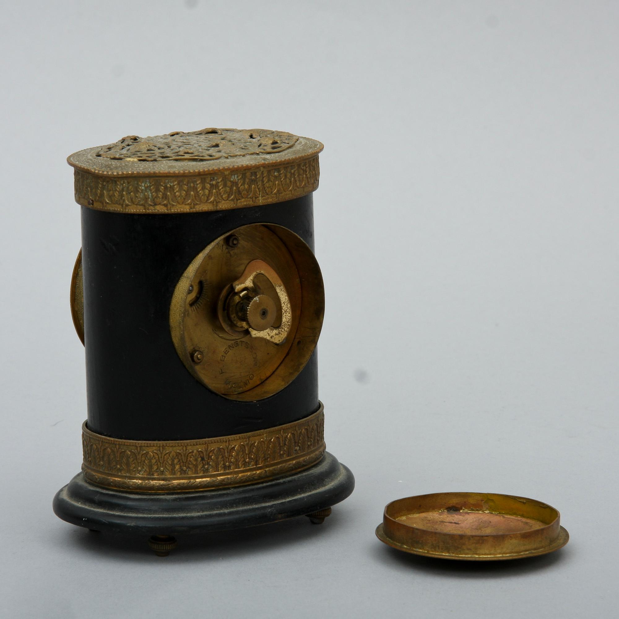 BORDSUR, empirestil, omkring år 1900.