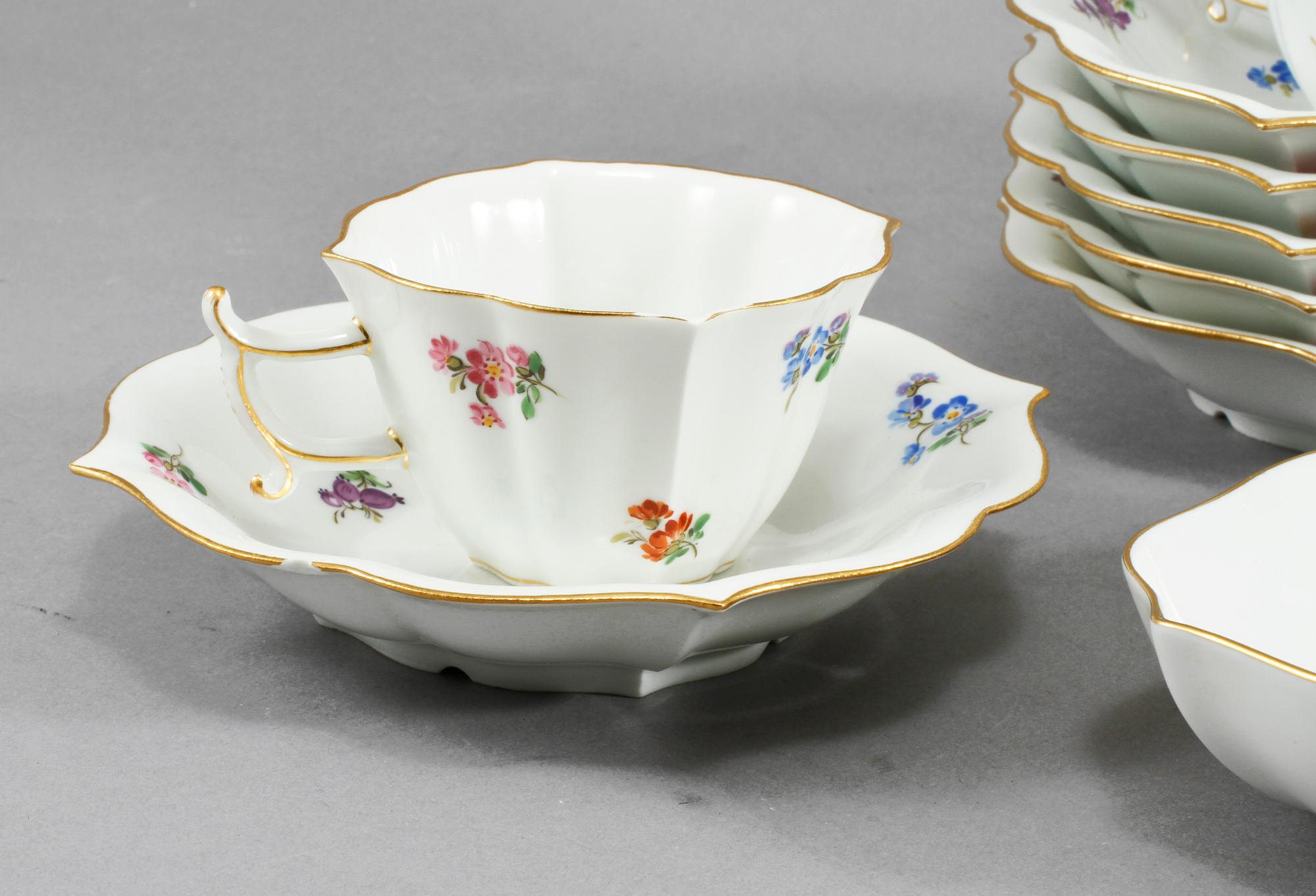 SERVISDELAR, 7 st, rokokostil, Meissen, 1900-tal.