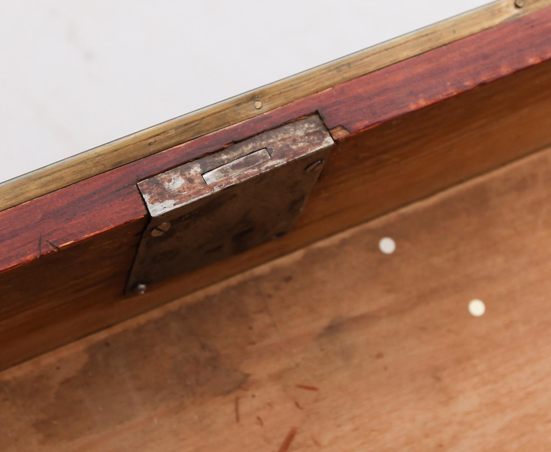 CHIFFONJÉ, sengustaviansk, omkring år 1800.