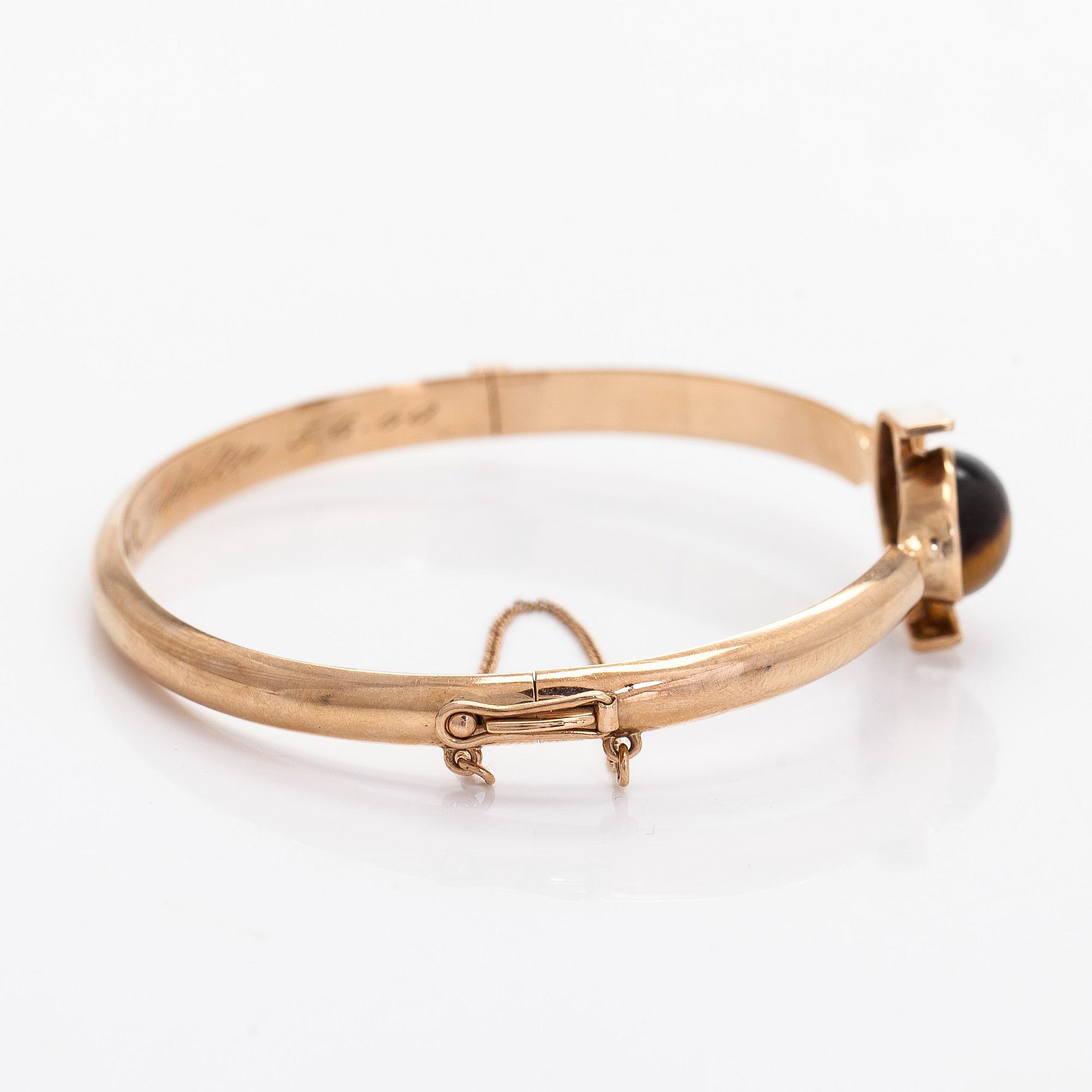 Eero Rislakki, armband, 14K guld och tigeröga, Westerback Helsingfors 1957.