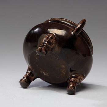 A brownish black-glazed censer, Qing dynasty (1644-1912).