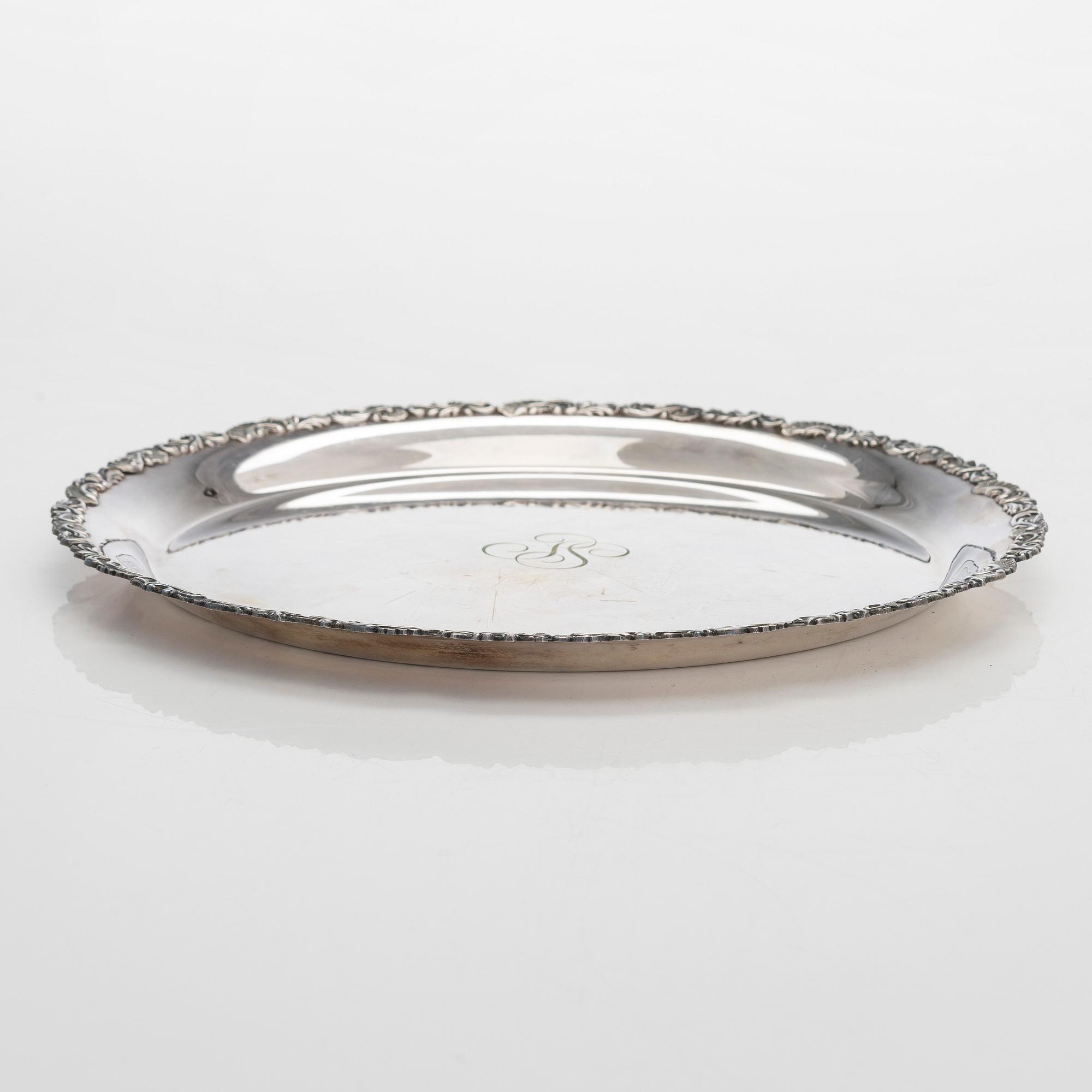 A silver cake server, and a silver platter, silver, J. E. Fagerroos, Helsinki 1874 and Kultakeskus, Hämeenlinna 1956.