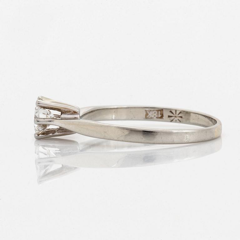 Brilliant-cut diamond ring.