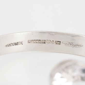 GERT THYSELL, a silver and synthetic white spinel bangle, Gussi, Malmö, 1973.