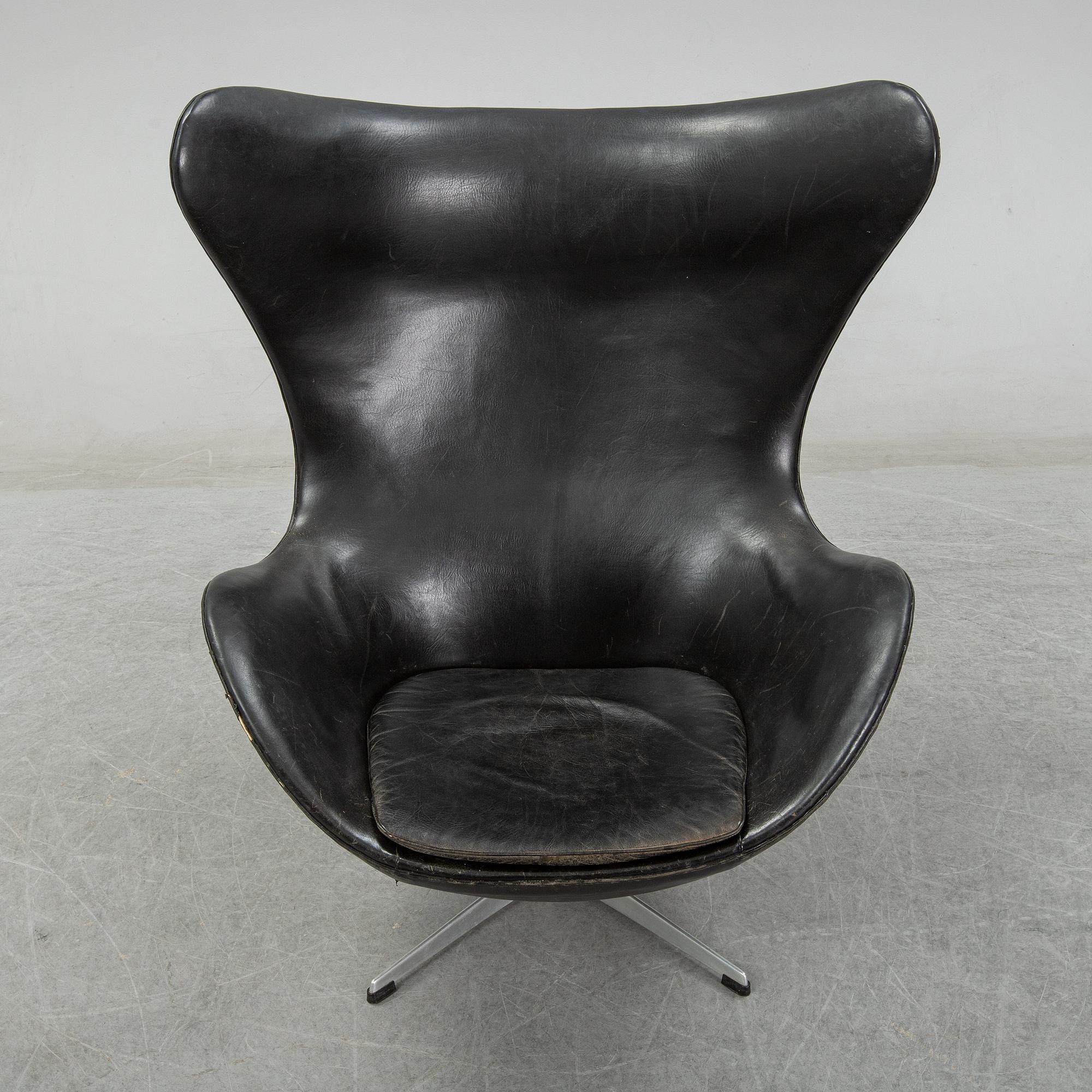 ARNE JACOBSEN, A easy chair "Egg chair" designed for Fritz Hansen, Denmark.