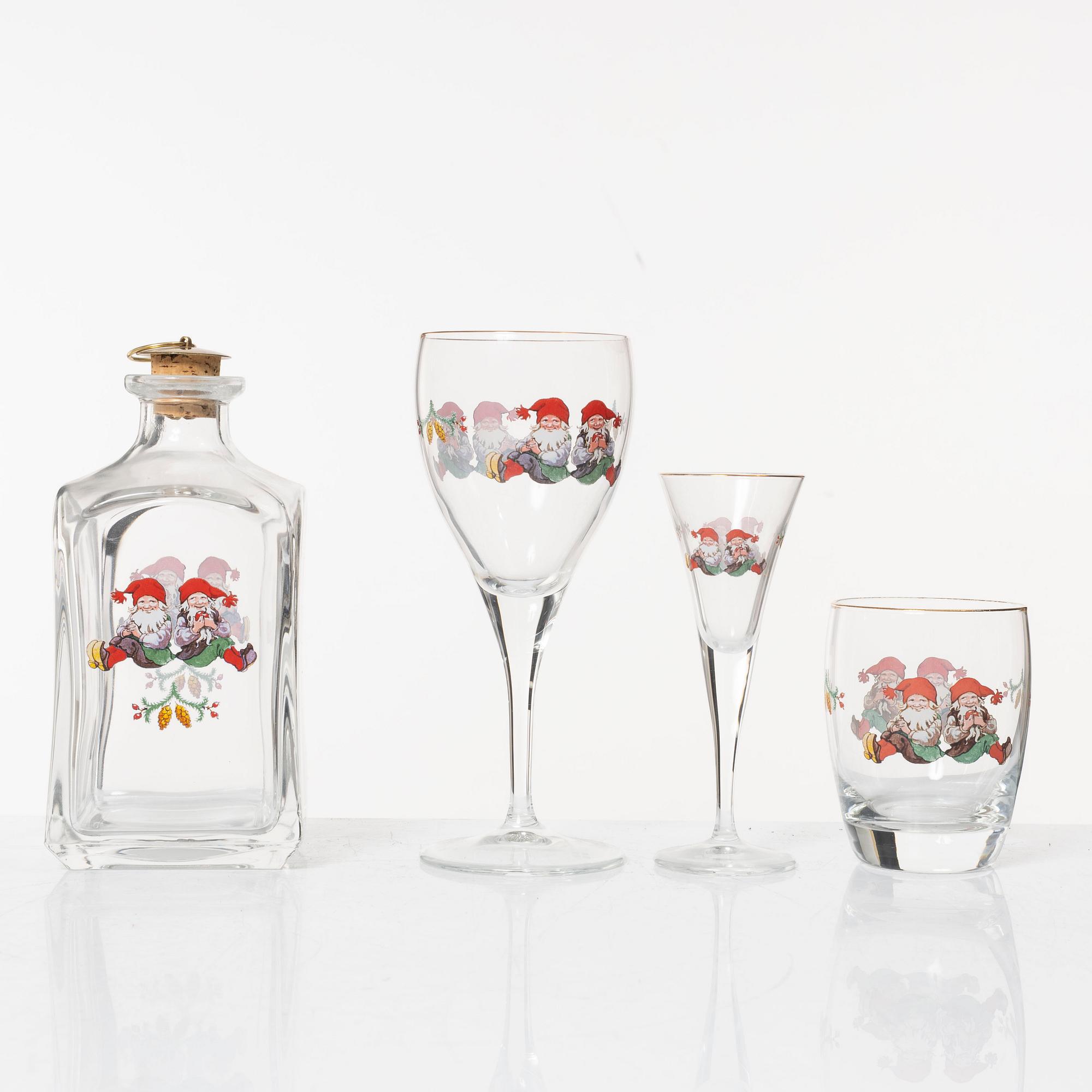 Christmas service, 77 pieces, Christineholm, second half of the 20th century.