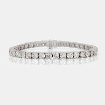 721. ARMBAND med briljantslipade diamanter 12.52 ct enligt gravyr.