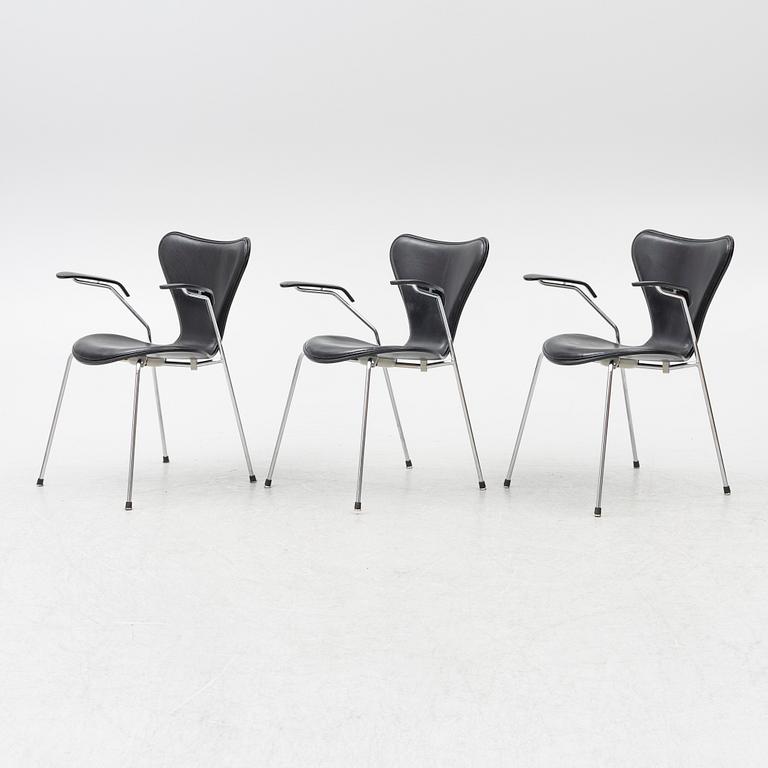 Arne Jacobsen, karmstolar, 3 st, modell 3207, "Sjuan", Fritz Hansen, Danmark.