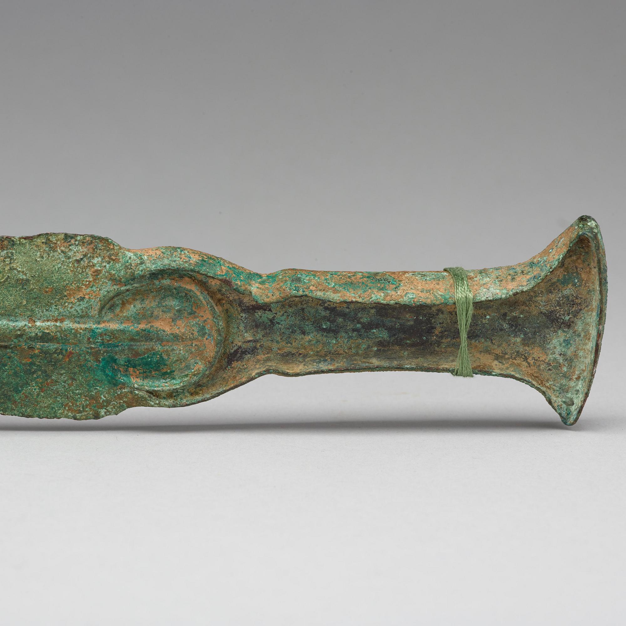 PARTI, bronsföremål, fem delar. Bl.a. Handynastin (206 f. Kr - 220 e. Kr.).