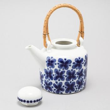 44 pieces of porcelain tableware by Marianne Westman, model "Mon Ami", for Rörstrand, 20th century.
