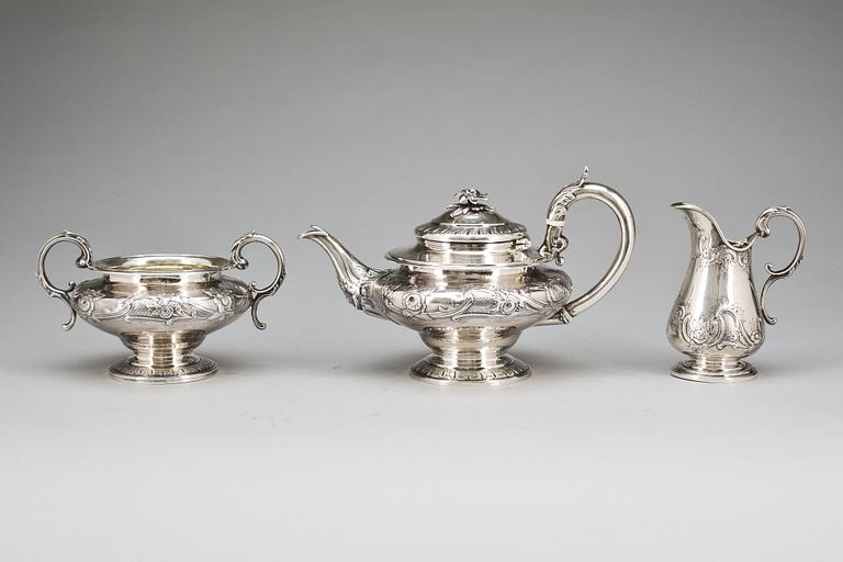 TESERVIS, 3 delar, sterlingsilver, England 1838-40. Vikt ca 1690 g.