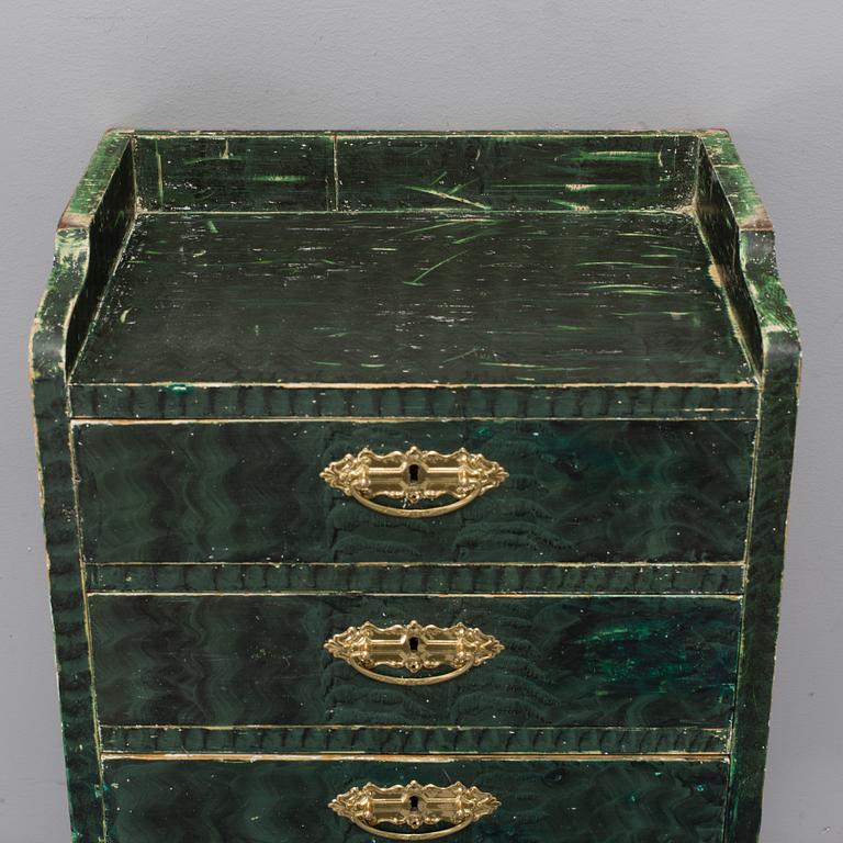 VÄGGBYRÅ, omkring år 1900.