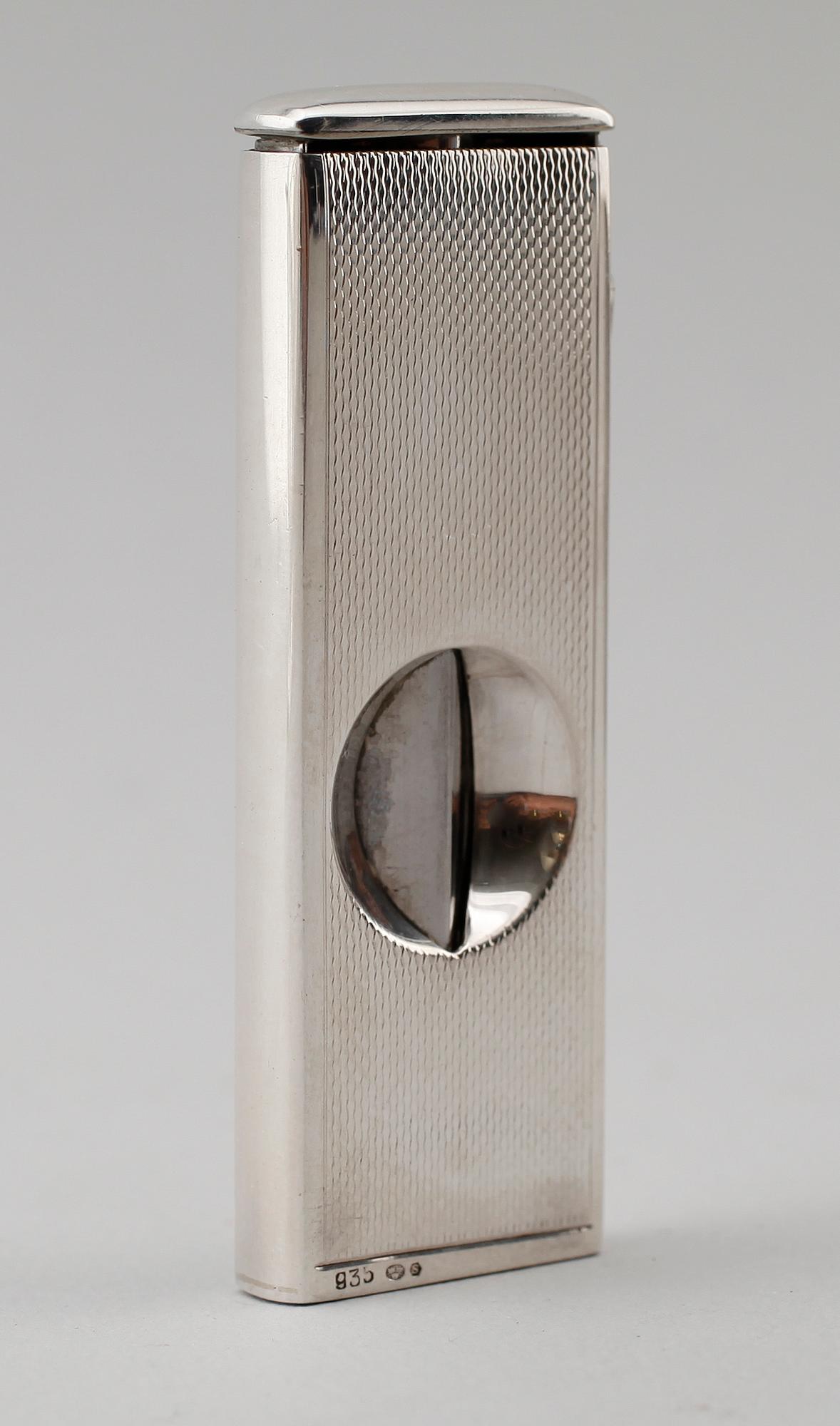 CIGARRETUI OCH CIGARRSNOPPARE, silver, 1900-talets mitt. Vikt ca 516 g.