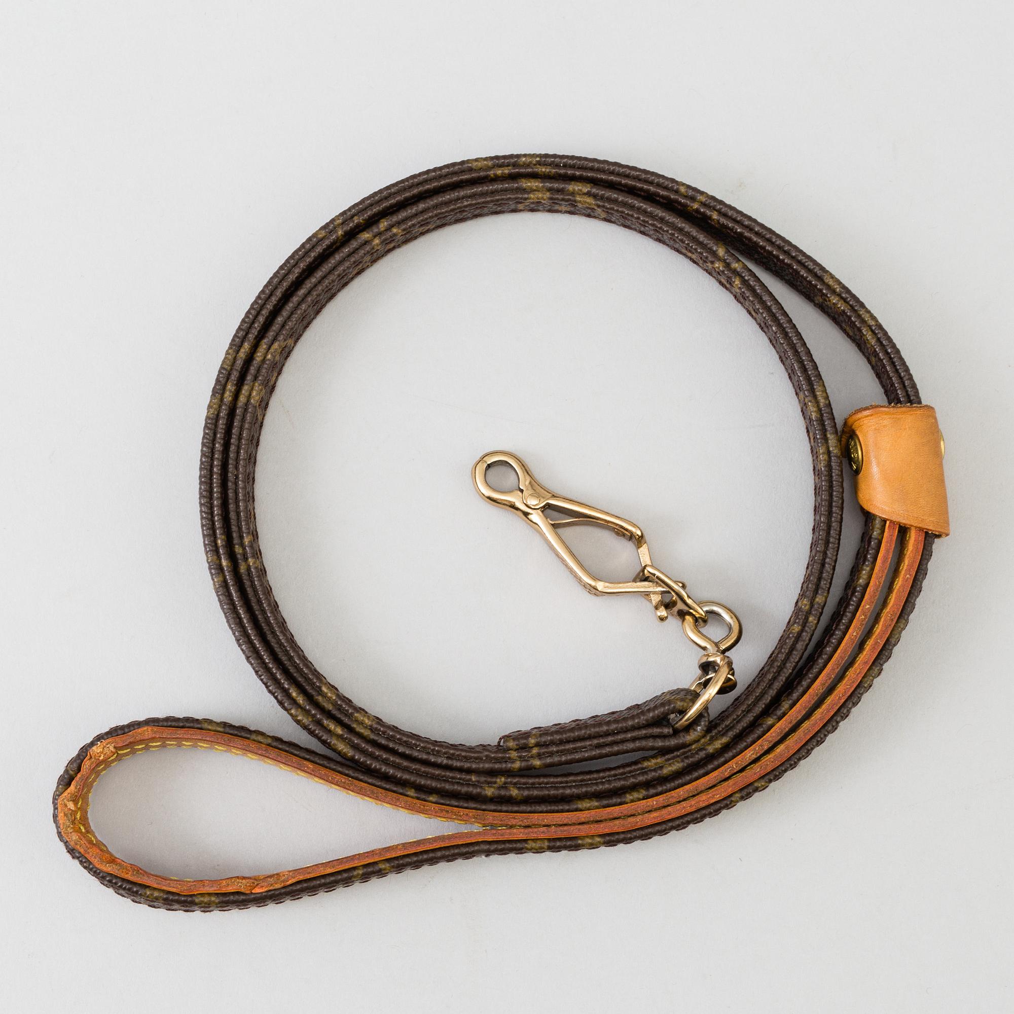 A LOUIS VUITTON "Baxter Dog Leash".