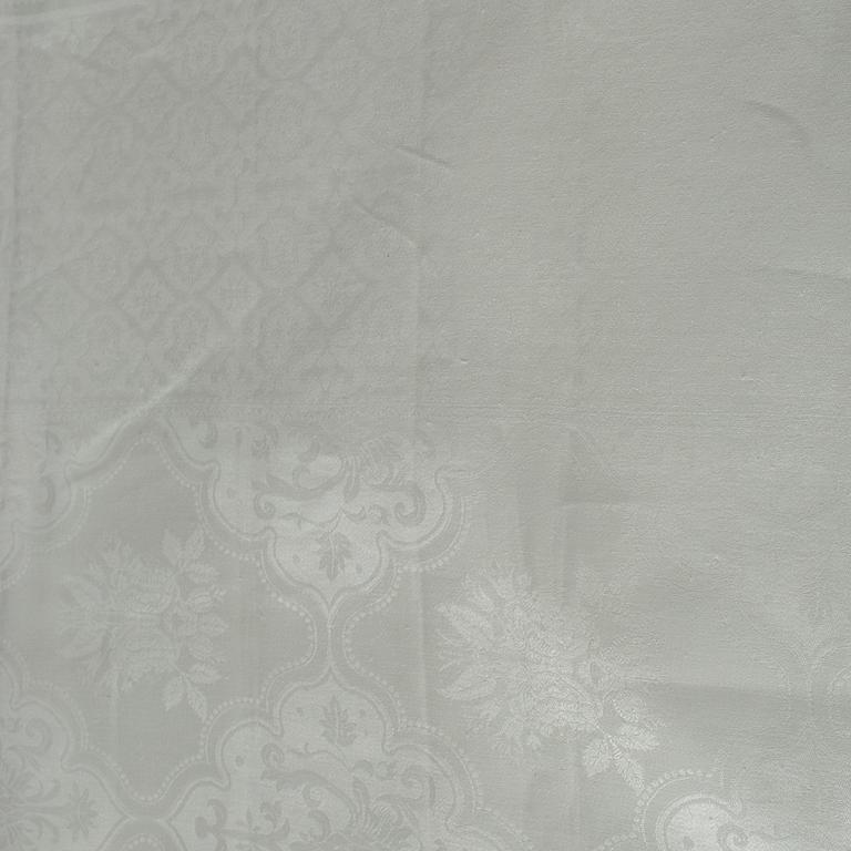 Tablecloths, 4 pcs., linen damask. Ca 249x212 cm, ca 268x203 cm, ca 239x171,5 cm and 181,5x174 cm.