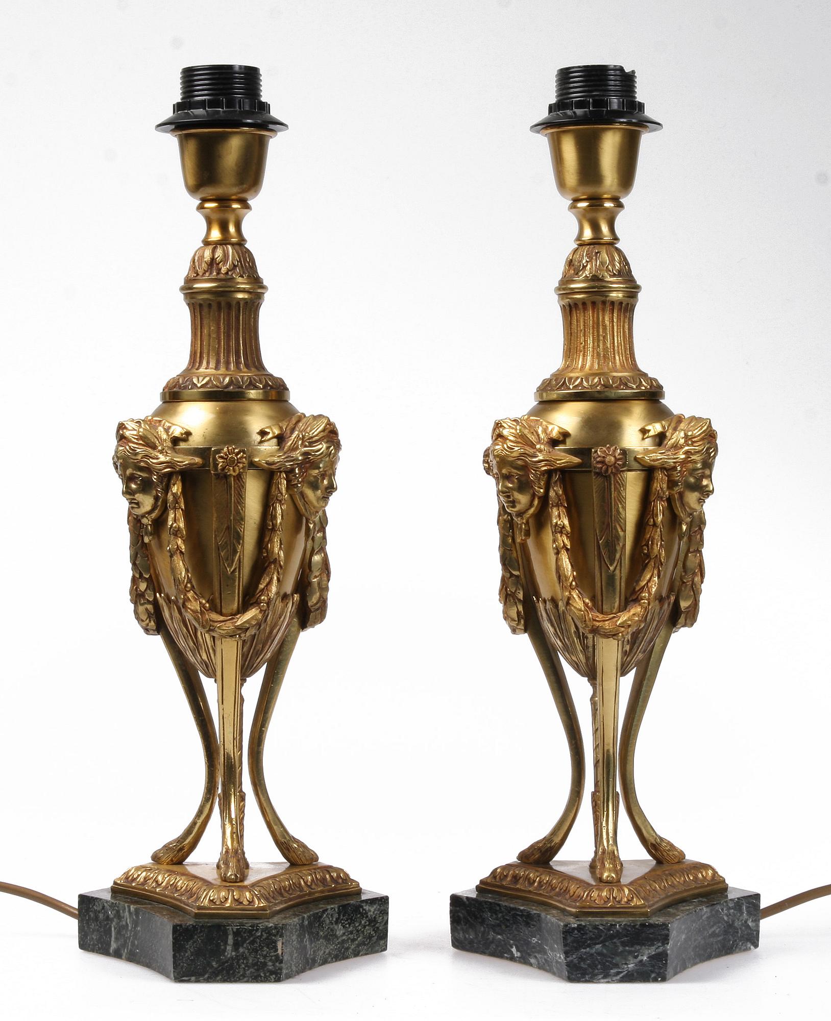 BORDSLAMPOR, ett par, empirstil, 1900-tal.