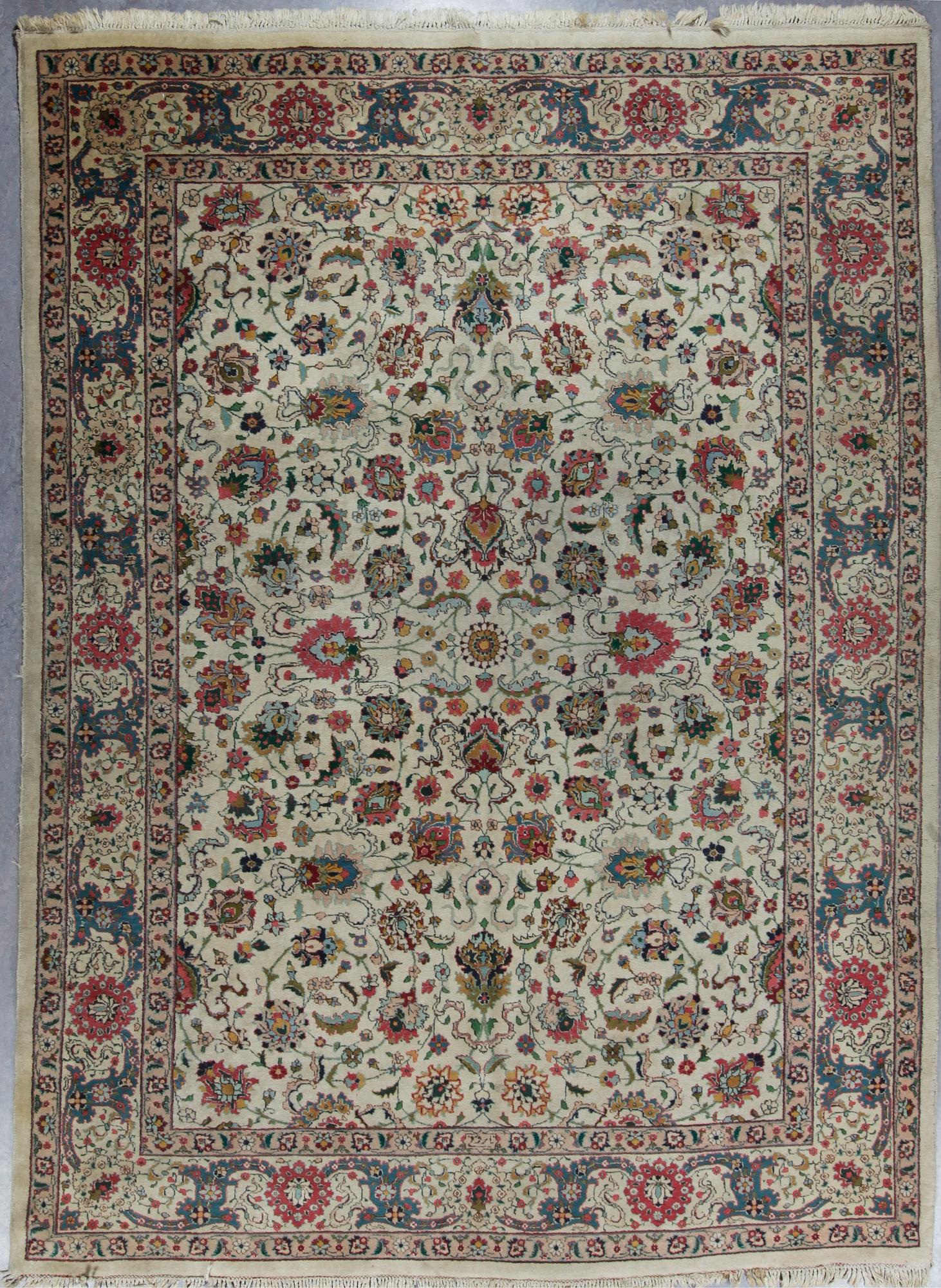 MATTA, semiantik/old Täbris. Ca 329 x 240 cm.