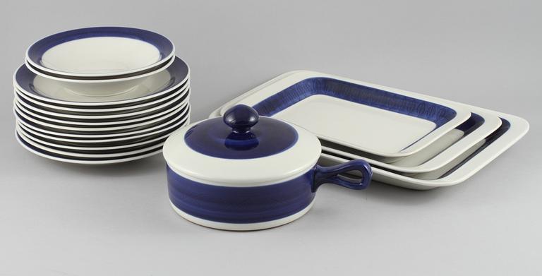 SERVISDELAR, 16 st, porslin, "Koka Blå", Hertha Bengtsson, Rörstrand, 1956-1988.