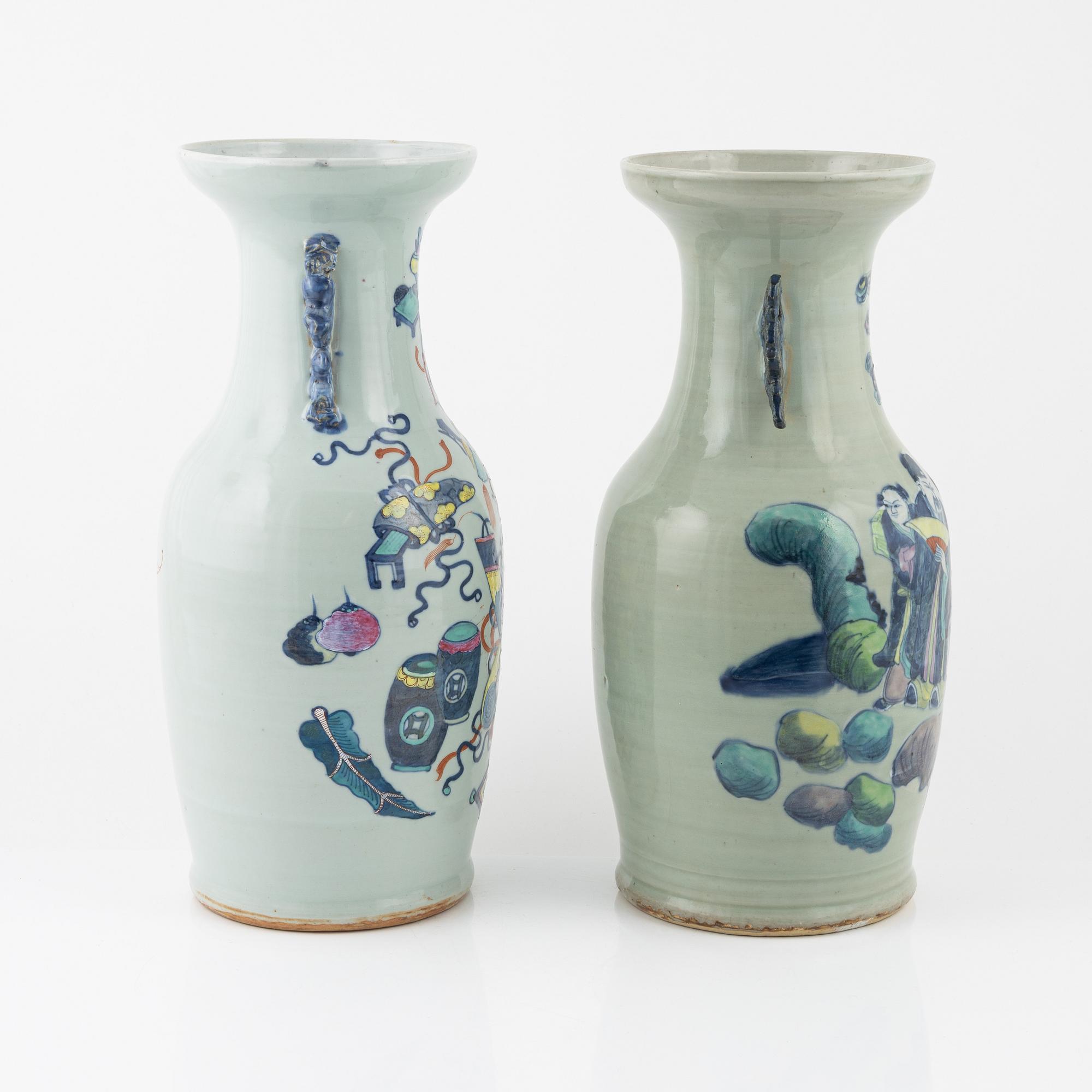 Two Chinese vases, late Qing dynasty/early 20th Century.