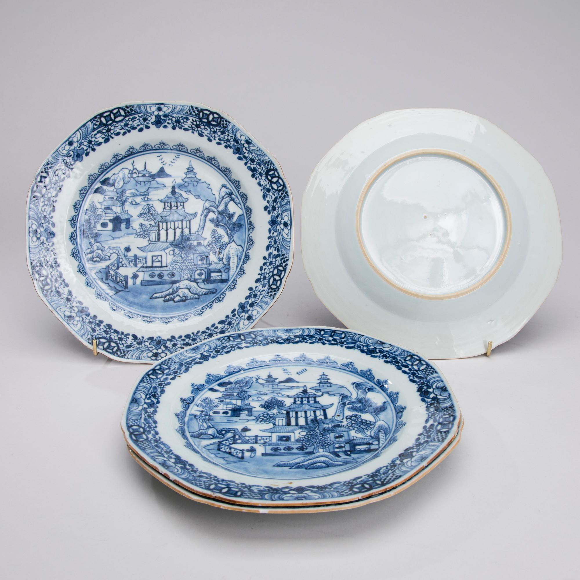 TALLRIKAR, 13 ST, porslin, Kina, Qianlong 1736-1795.