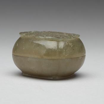 A nephrite box with cover, late Qing dynasty.
