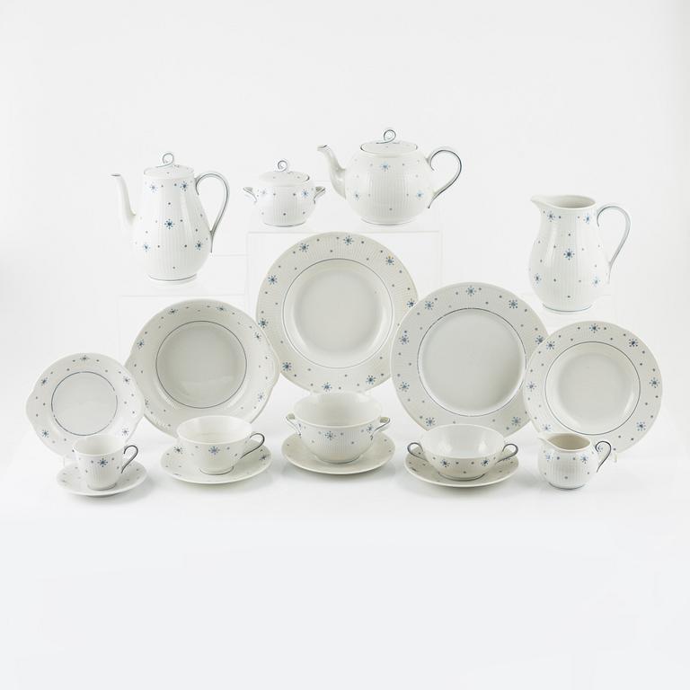 Louise Adelborg, servisdelar, 64 st, "Snöflinga", modell "Axet", Rörstrand.