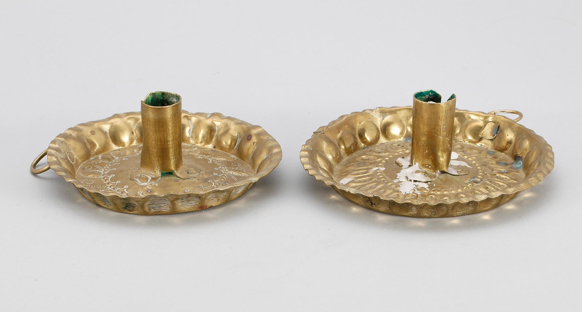 LJUSPLÅTAR, 2 st. Mässing. 1700-1800-tal.