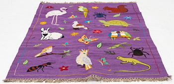 A hand-embroidered Kelim rug, c. 177 x 123 cm.