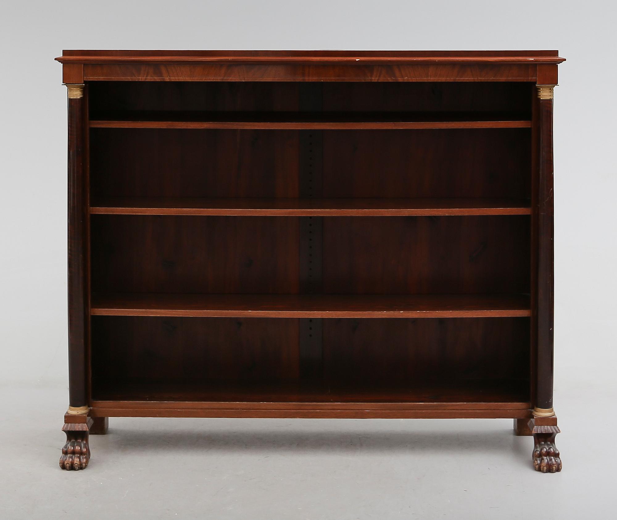 BOKHYLLA, Karl Johan-stil, 1900-talets första hälft.