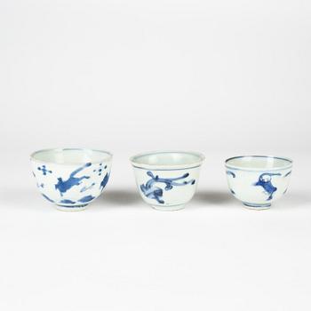 A set with three blue and white cups, Ming dynasty (1368-1644).