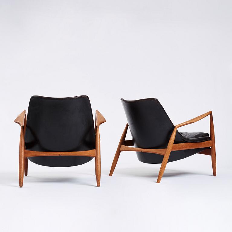 Ib Kofod-Larsen, a pair of black leather 'Sälen' easy chairs, Olof Perssons Fåtöljindustri (OPE), Sweden 1950s-60s.