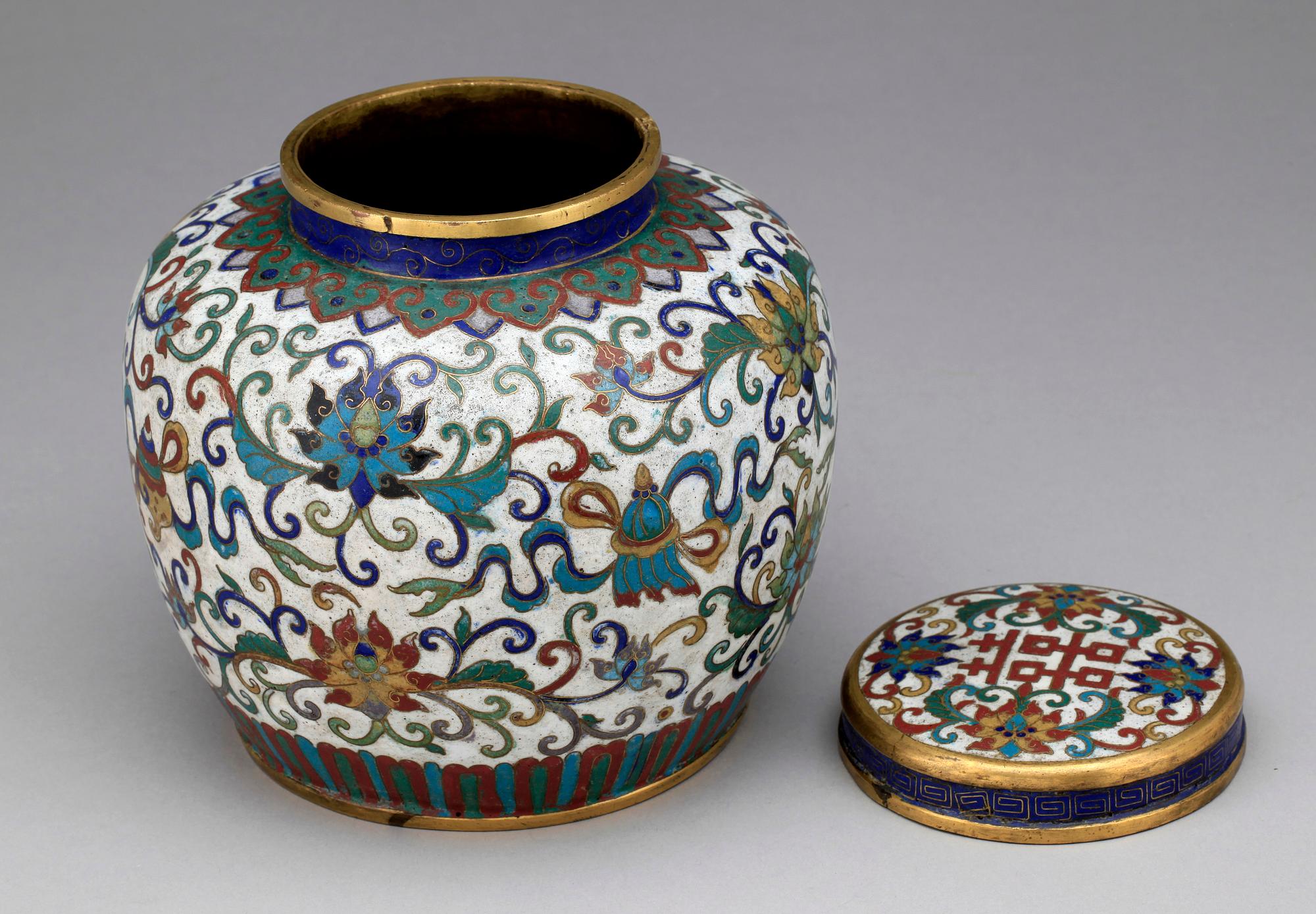 BOJAN med LOCK, cloisonne, Kina ca år 1900.