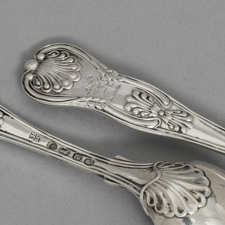 ÄGGKOPPAR med SKED, i ställning, silver, S W & Co, Sheffield, England, 1839-40. Tot vikt c:a 1200 g.