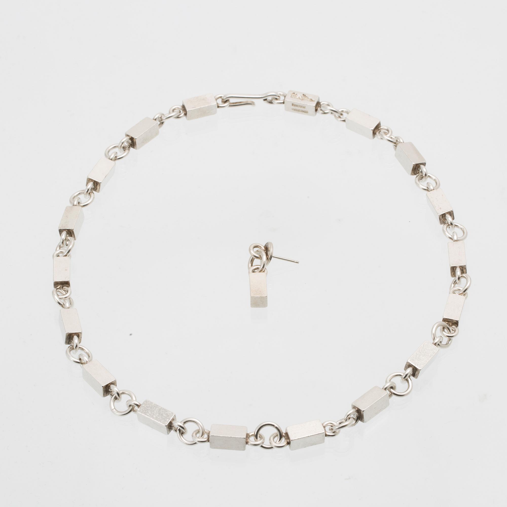 Wiwen Nilsson, halsband stavkedja samt ett örhänge silver Lund 1971 och 1973.