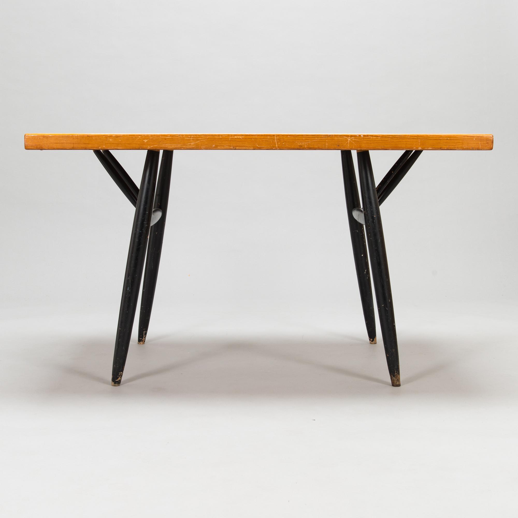 Ilmari Tapiovaara, Pöytä, "Pirkka", Laukaan Puu 1960-luku.