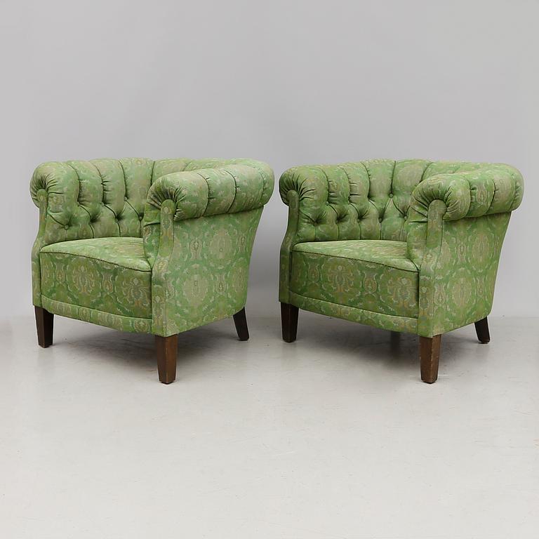 KLUBBFÅTÖLJER, 1 par, 1900-talets första hälft.