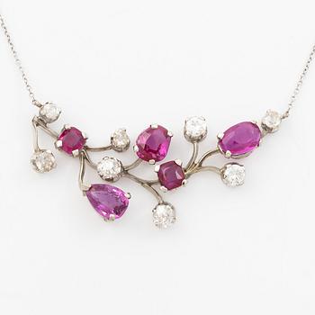 Necklace in 18K white gold with rubies and old-cut and brilliant-cut diamonds. Accompanied by a report from GCS.