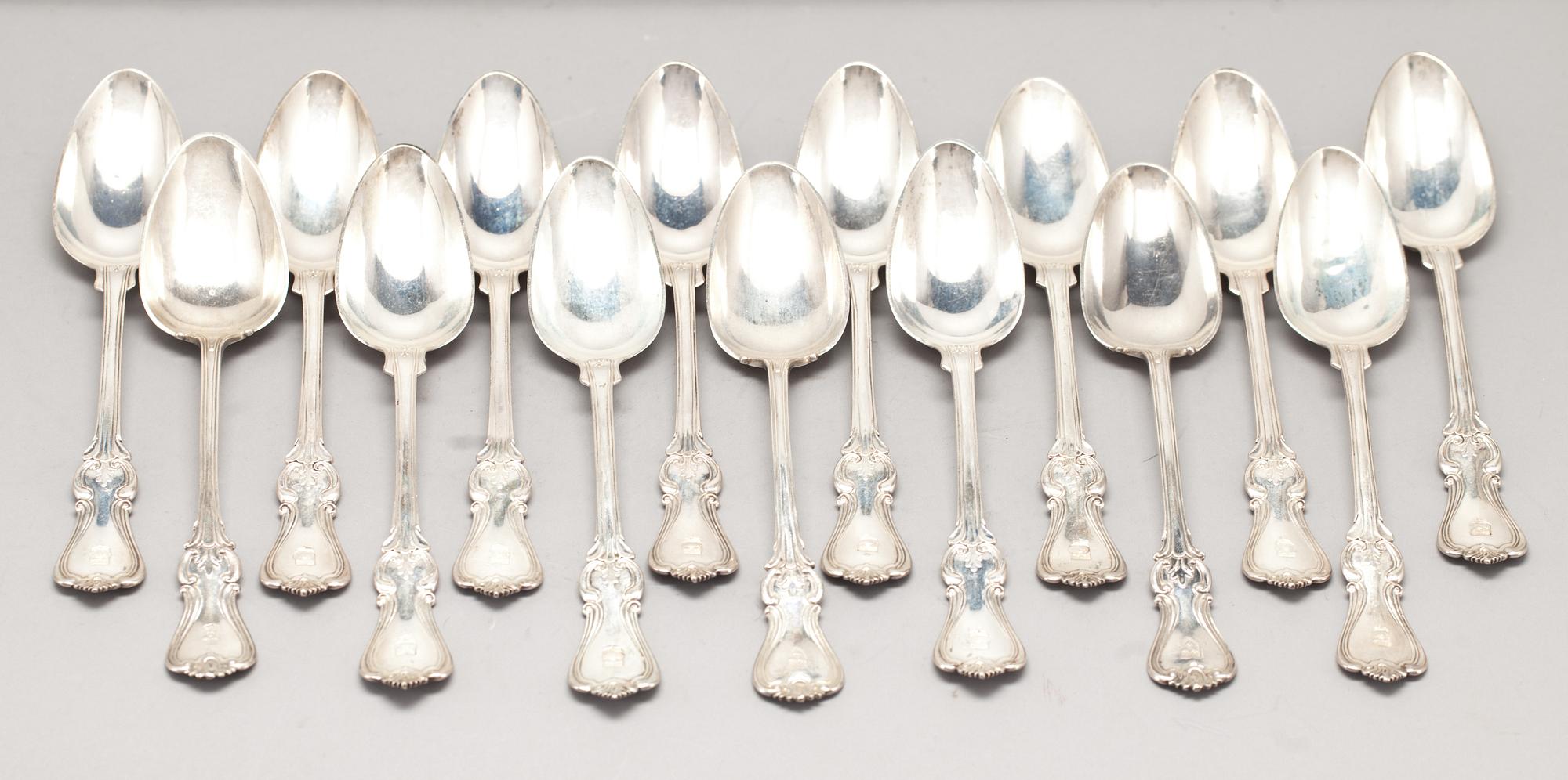 GAFFLAR, 13 st och SKEDAR, 15 st, silver, "Olga" Sverige, 1800-talets mitt. Total vikt ca 1900 g.