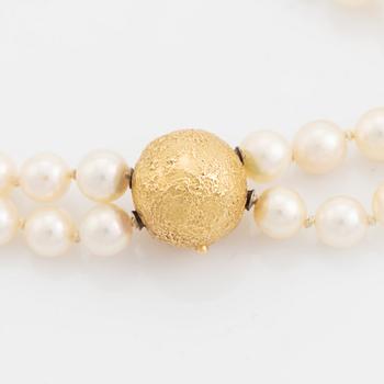 Ole Lynggaard, 18K gold clasp with two pearl necklaces.